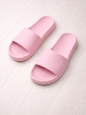 Women’s Slide Sandals in Soft Pink